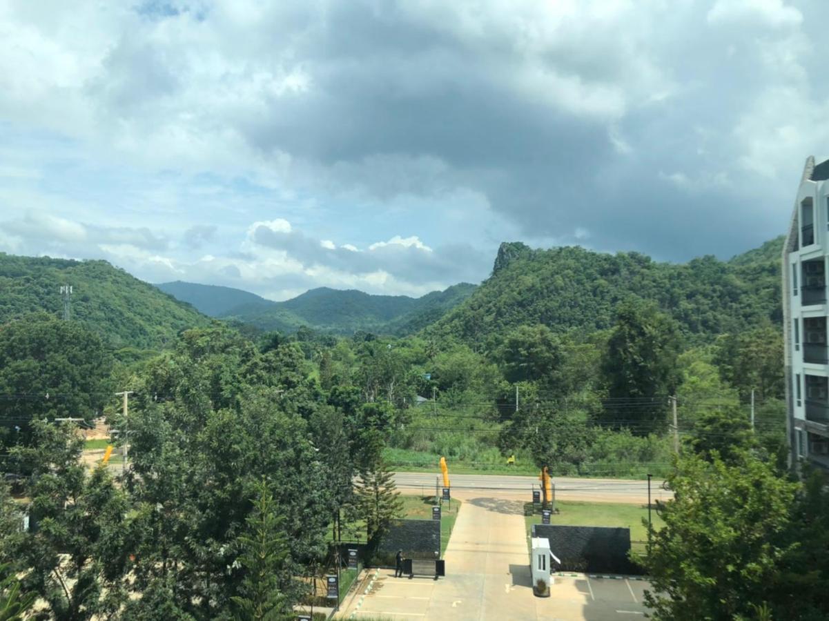 ホテル Courtyard Khaoyai ナコーン・ラーチャシーマー エクステリア 写真