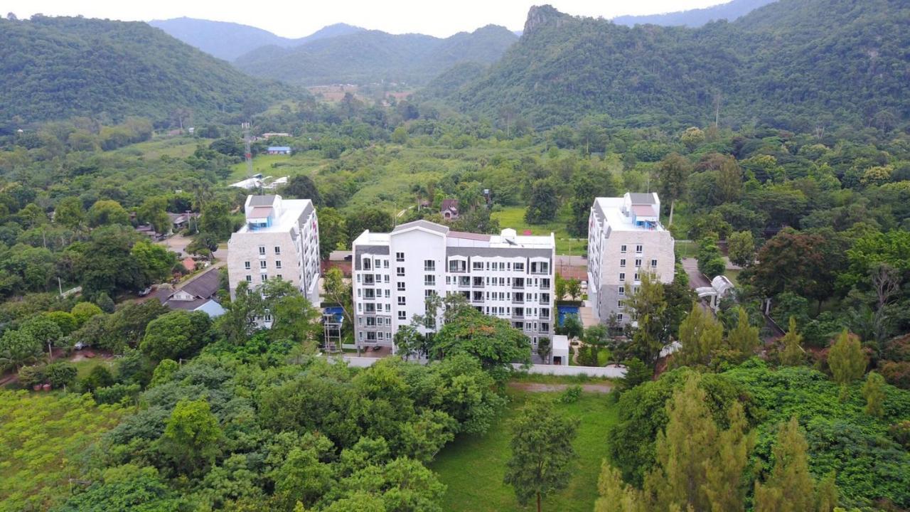 ホテル Courtyard Khaoyai ナコーン・ラーチャシーマー エクステリア 写真