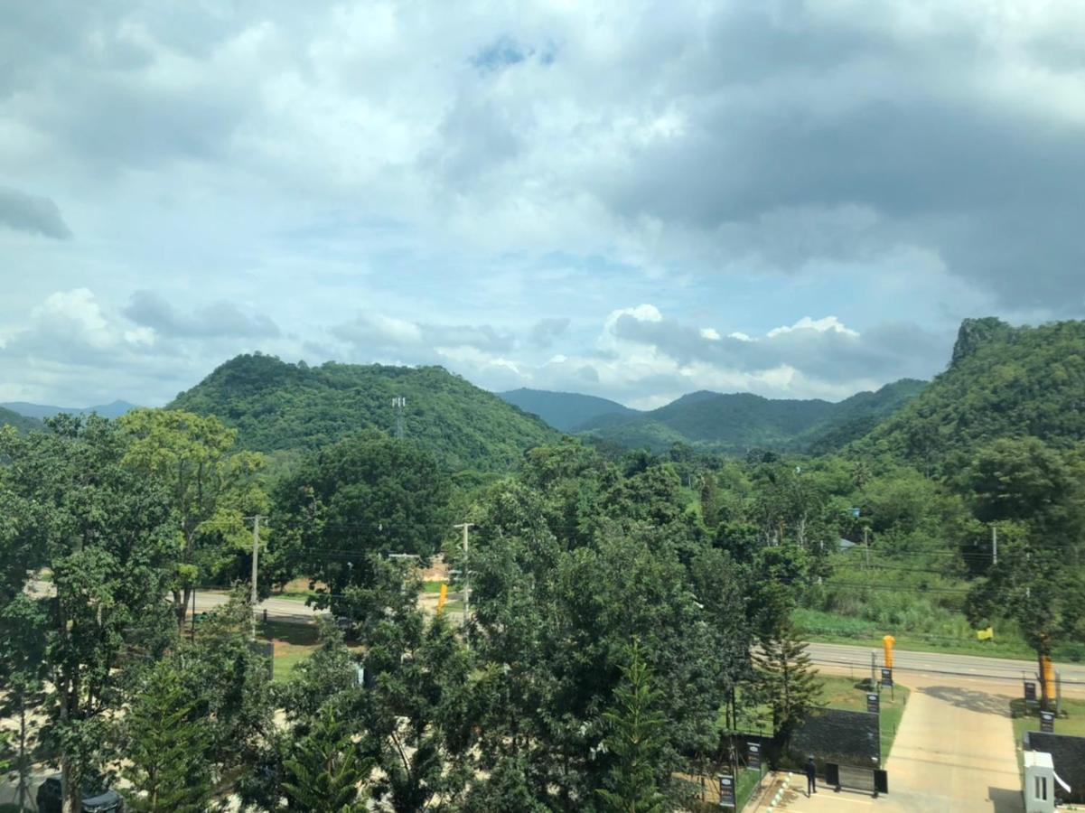 ホテル Courtyard Khaoyai ナコーン・ラーチャシーマー エクステリア 写真